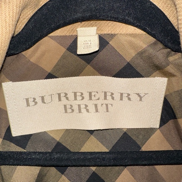 Burberry Kensington Double-Breasted Cashmere Trench Coat - Picture 5 of 10